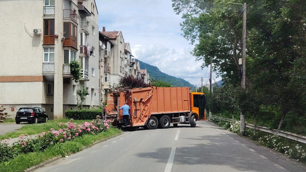 Băile Herculane: taxe mai mari, tarife ce împovărează și tensiuni tot mai vizibile în jurul salubrizării Băile Herculane: taxe mai mari, tarife ce împovărează și tensiuni tot mai vizibile în jurul salubrizării